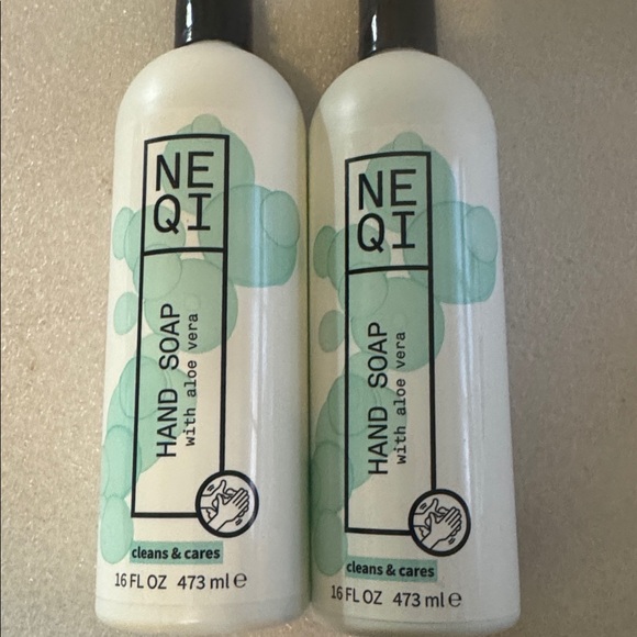 Hand Soap with Aloe Vera - White-2 bottles--16 Fl oz / 473 ml e . - Picture 2 of 10